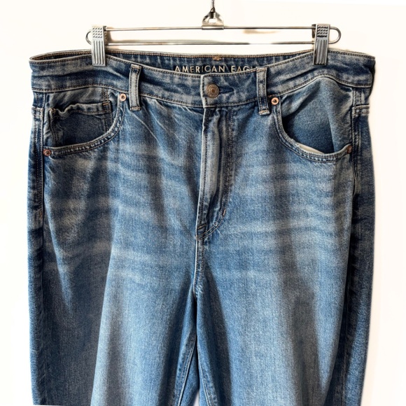 American Eagle Strigid Mom Jeans Medium Wash Size 12 - Picture 3 of 9